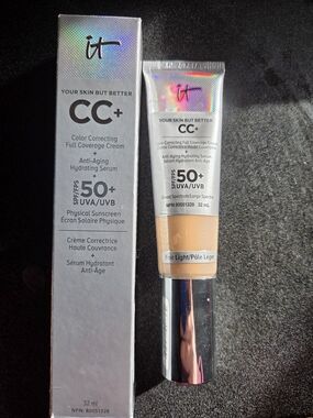 it cosmetics CC+ Full Coverage Cream SPF 50+ in Fair Light - Silver Packaging